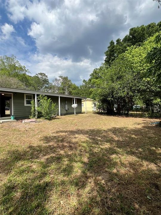 For Rent: $1,600 (4 beds, 2 baths, 888 Square Feet)