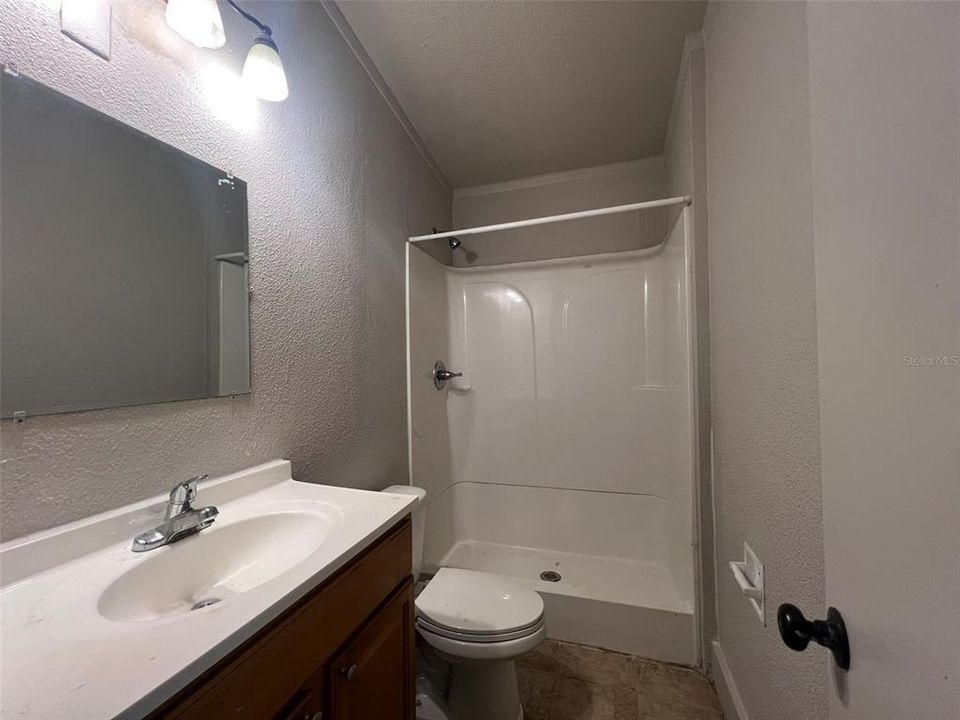 For Rent: $1,600 (4 beds, 2 baths, 888 Square Feet)