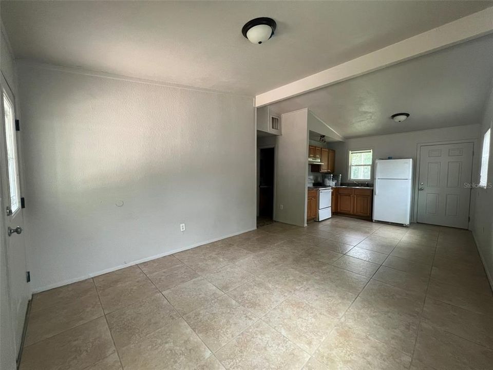 For Rent: $1,600 (4 beds, 2 baths, 888 Square Feet)