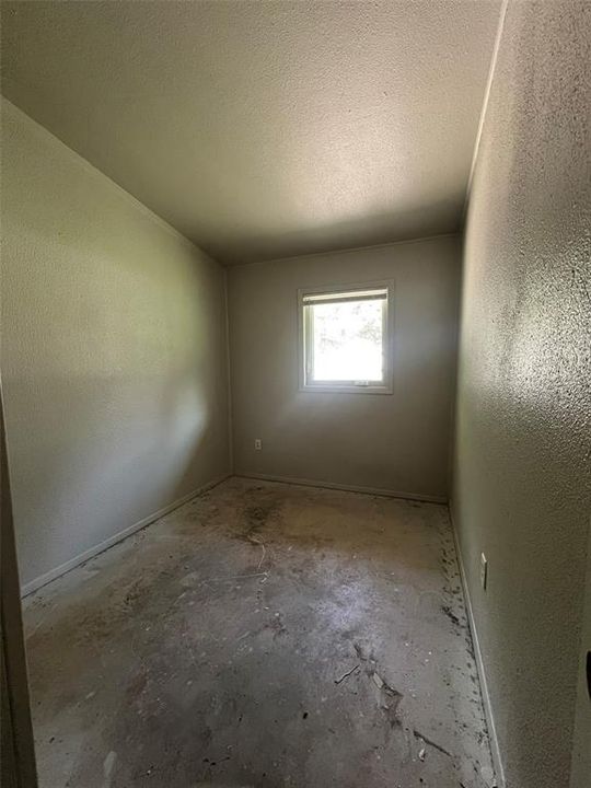 For Rent: $1,600 (4 beds, 2 baths, 888 Square Feet)