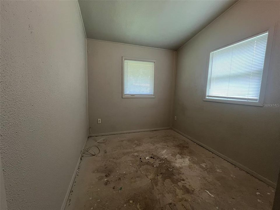 For Rent: $1,600 (4 beds, 2 baths, 888 Square Feet)