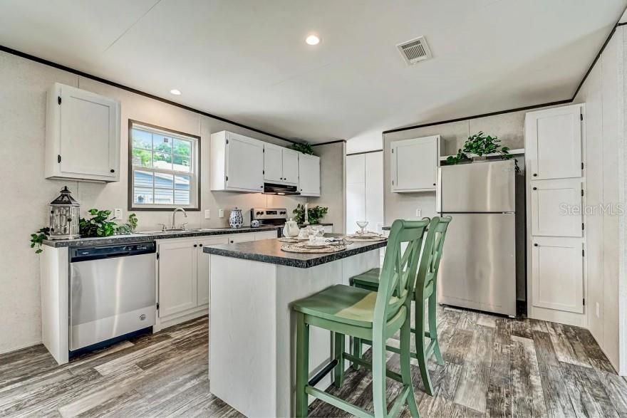 For Sale: $245,000 (3 beds, 2 baths, 1494 Square Feet)
