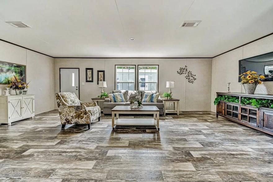 For Sale: $245,000 (3 beds, 2 baths, 1494 Square Feet)