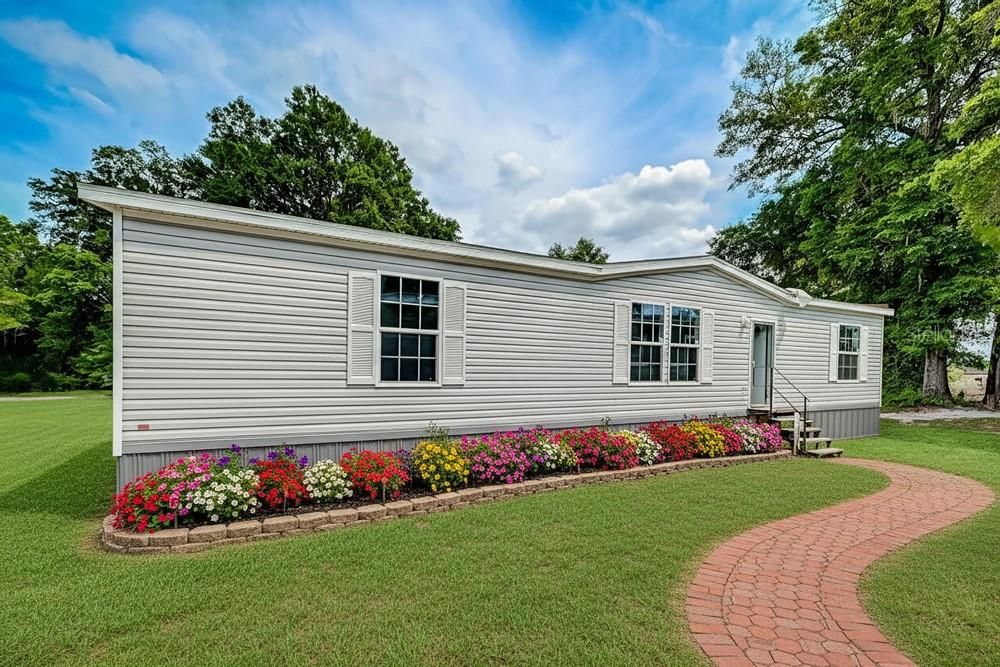 For Sale: $245,000 (3 beds, 2 baths, 1494 Square Feet)