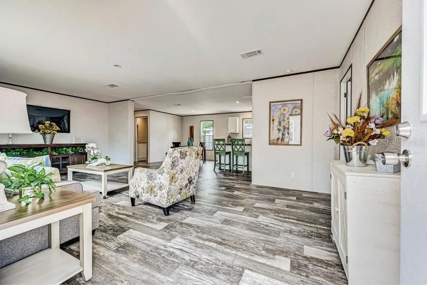 For Sale: $245,000 (3 beds, 2 baths, 1494 Square Feet)