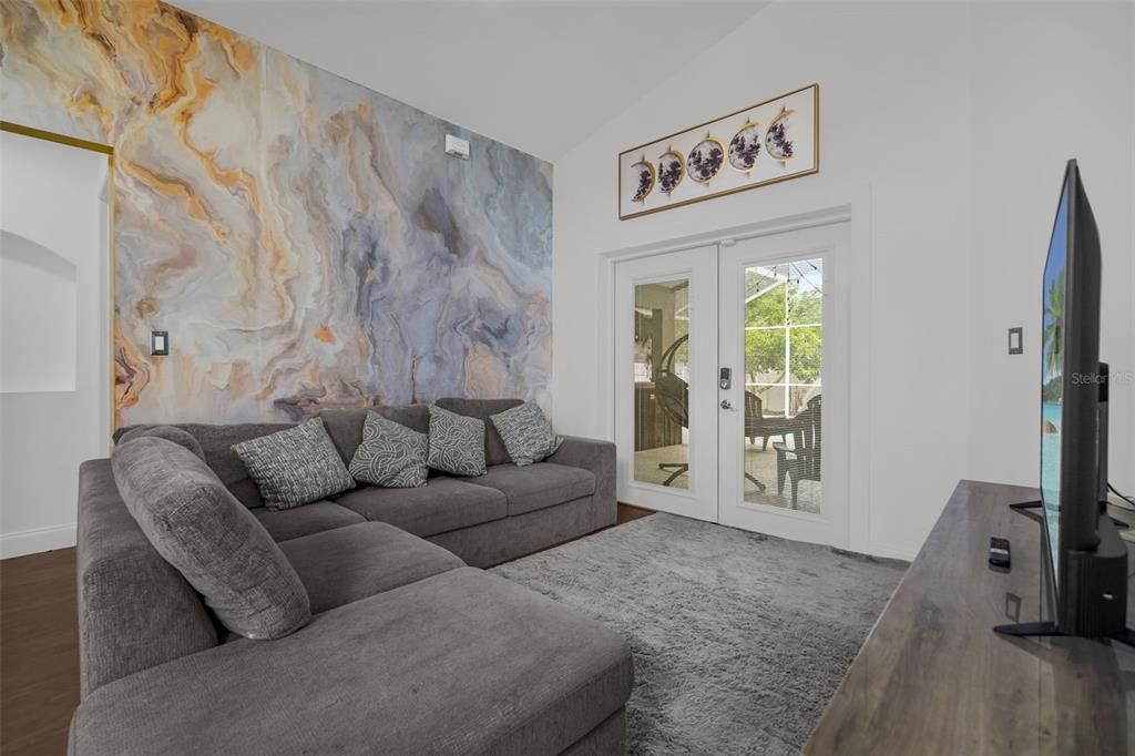 For Sale: $500,000 (4 beds, 2 baths, 1506 Square Feet)