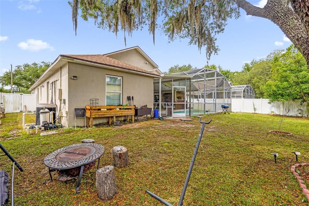 For Sale: $500,000 (4 beds, 2 baths, 1506 Square Feet)
