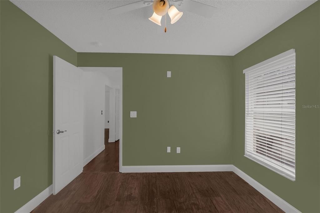 For Sale: $500,000 (4 beds, 2 baths, 1506 Square Feet)