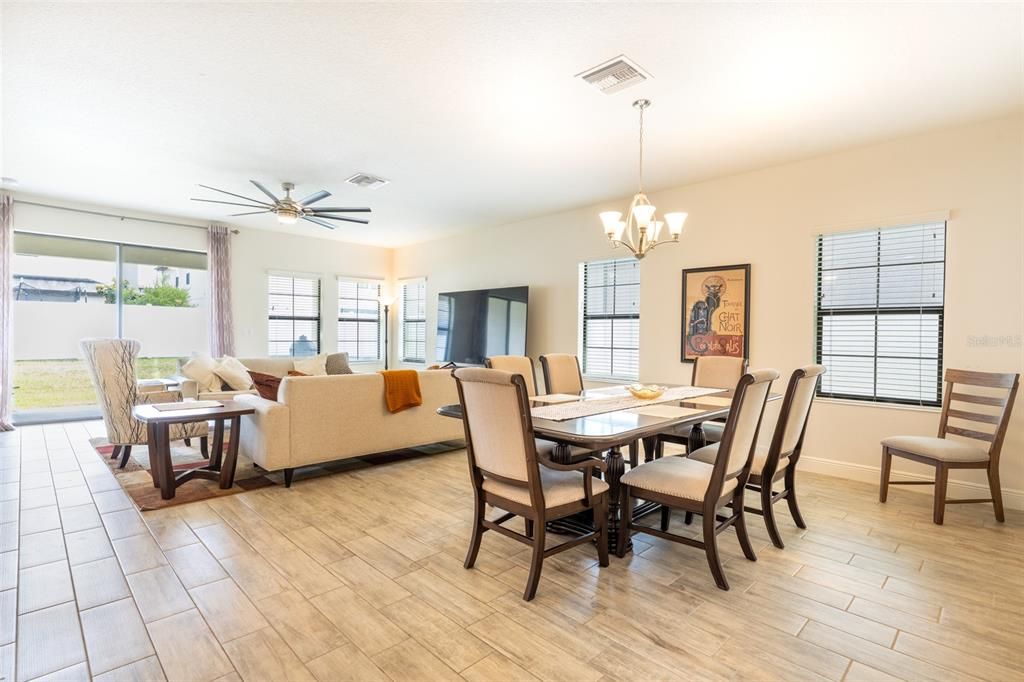 Active With Contract: $385,000 (3 beds, 2 baths, 2100 Square Feet)