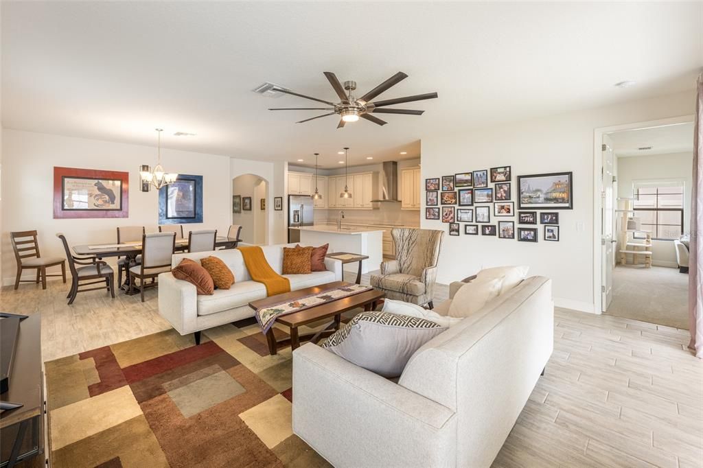 Active With Contract: $385,000 (3 beds, 2 baths, 2100 Square Feet)