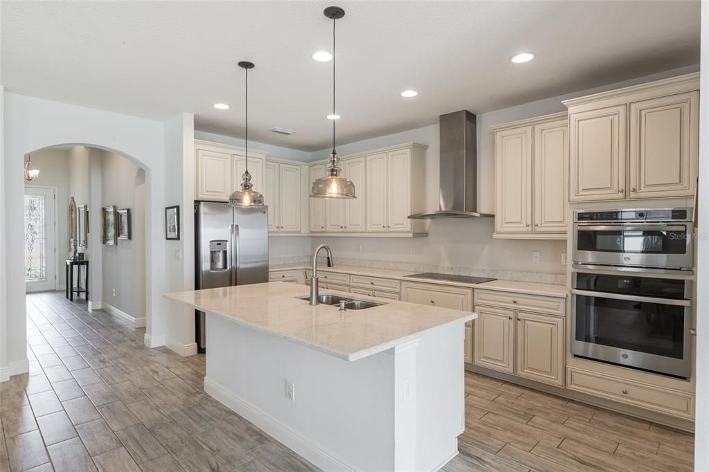 Active With Contract: $385,000 (3 beds, 2 baths, 2100 Square Feet)