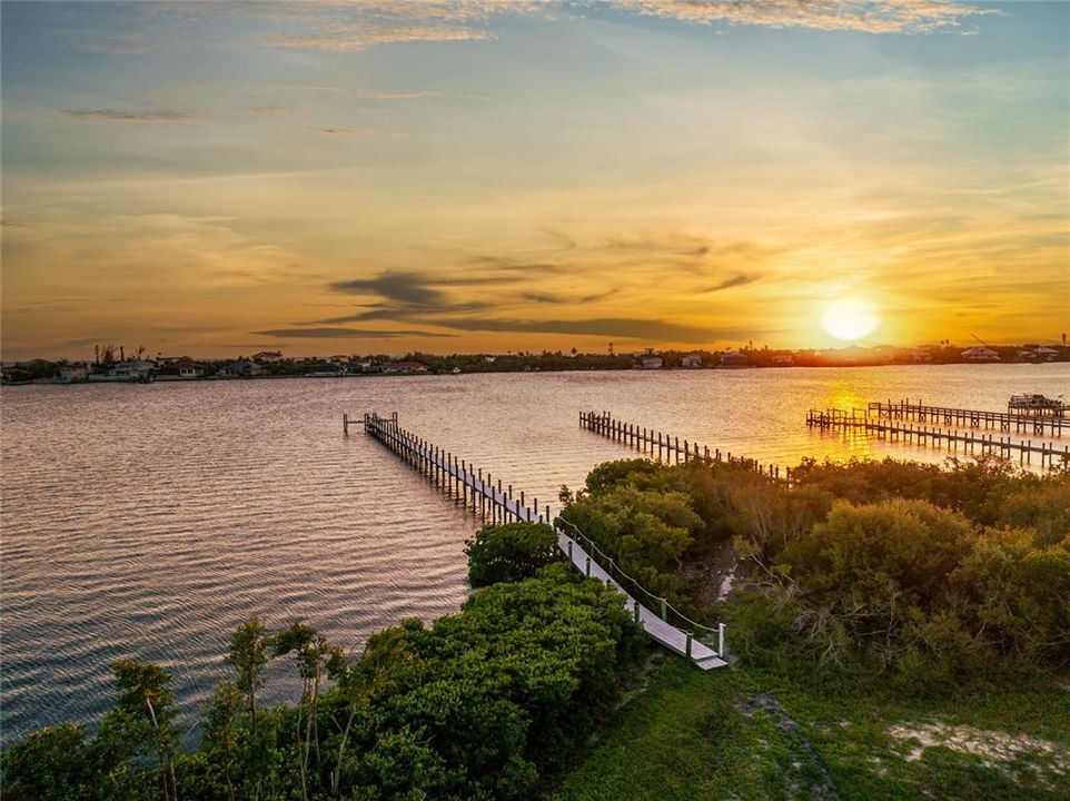 En Venta: $2,295,000 (1.29 acres)