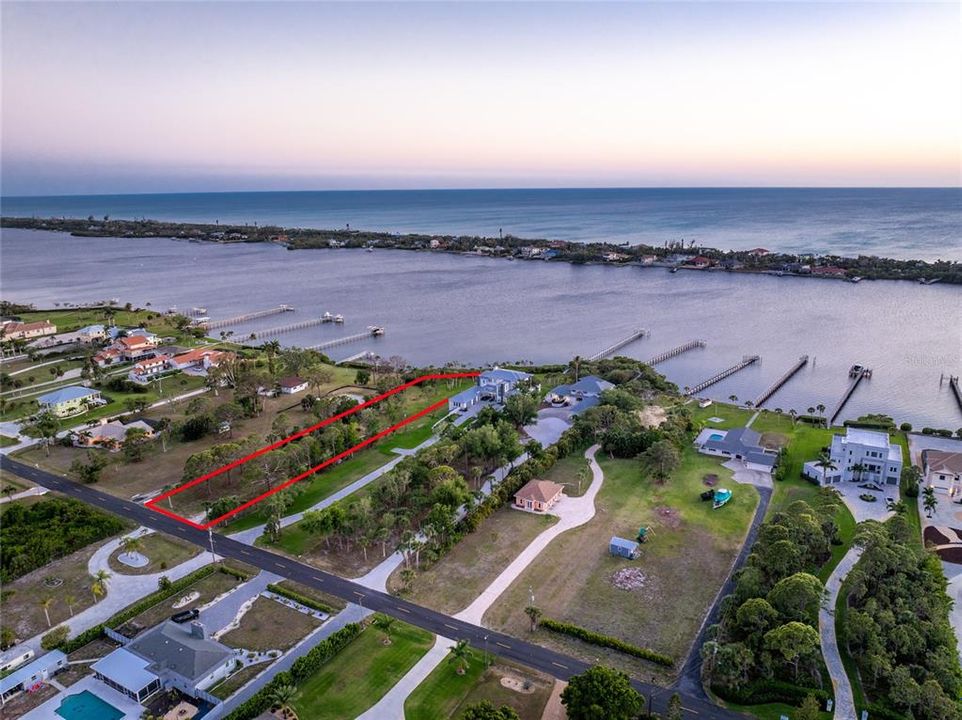 En Venta: $2,295,000 (1.29 acres)