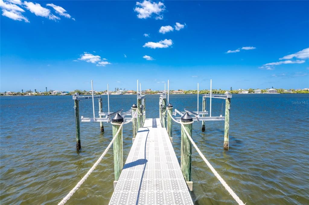 En Venta: $2,295,000 (1.29 acres)