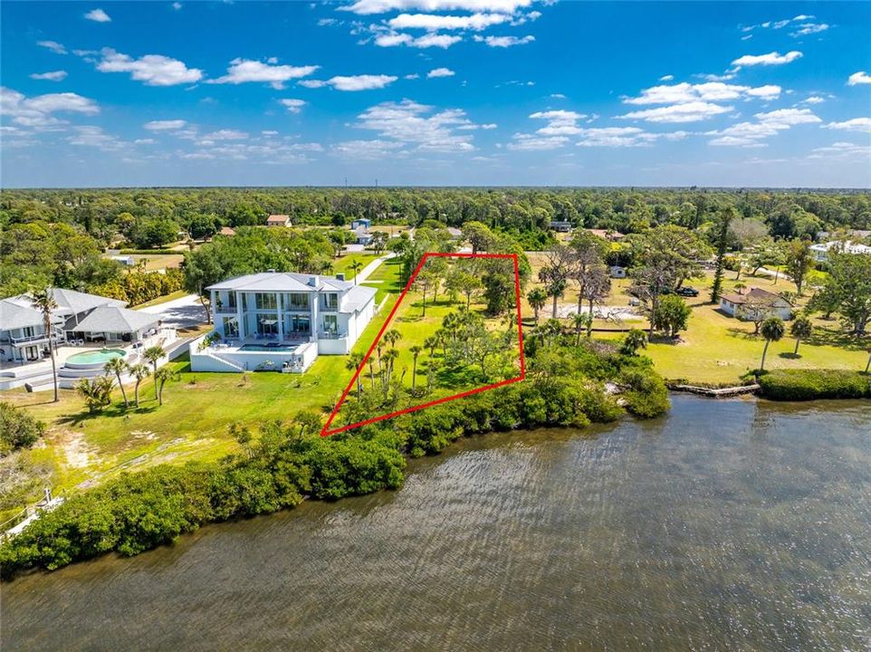 En Venta: $2,295,000 (1.29 acres)