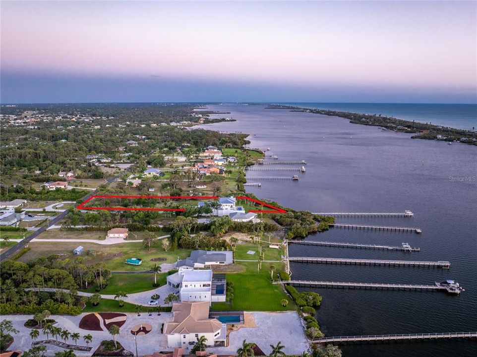 En Venta: $2,295,000 (1.29 acres)
