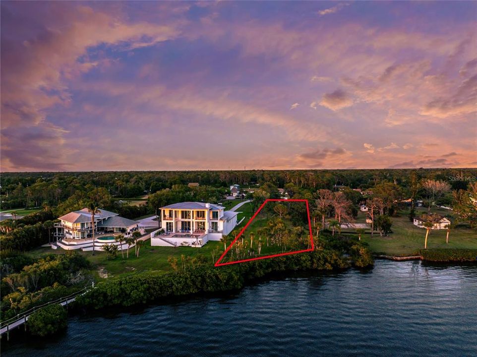En Venta: $2,295,000 (1.29 acres)