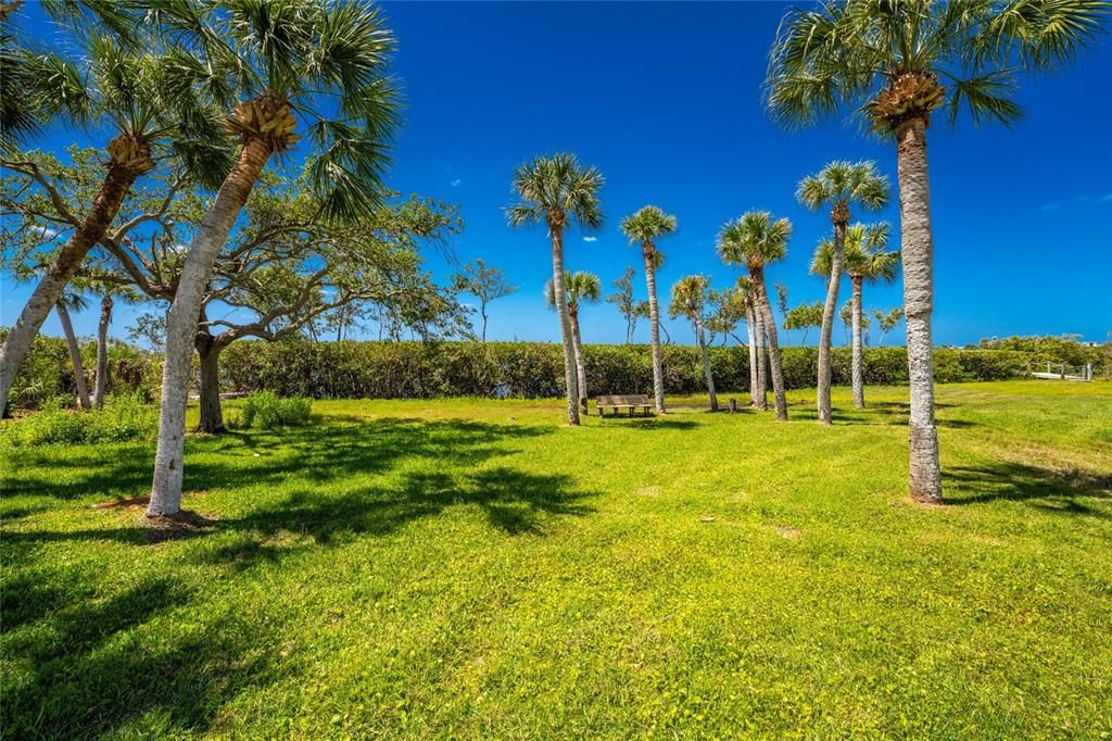 En Venta: $2,295,000 (1.29 acres)
