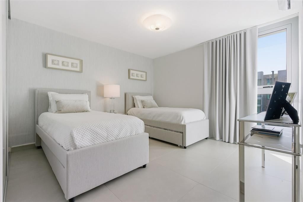 For Sale: $650,000 (3 beds, 2 baths, 1347 Square Feet)