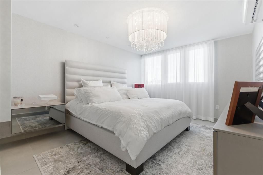 For Sale: $650,000 (3 beds, 2 baths, 1347 Square Feet)