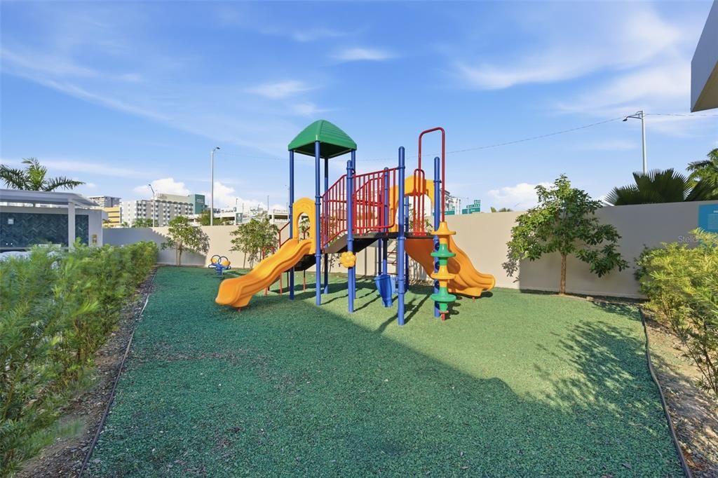 For Sale: $650,000 (3 beds, 2 baths, 1347 Square Feet)