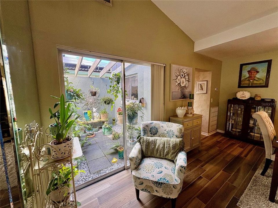 En Venta: $215,000 (2 camas, 2 baños, 1142 Pies cuadrados)
