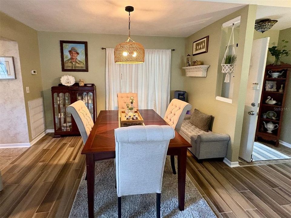 En Venta: $215,000 (2 camas, 2 baños, 1142 Pies cuadrados)