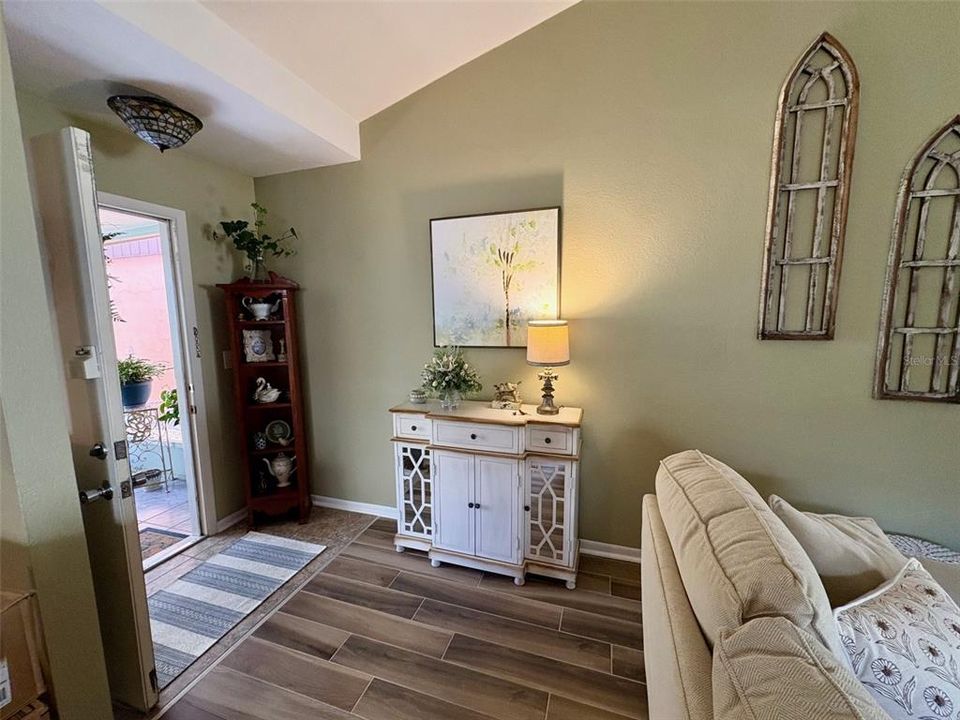 En Venta: $215,000 (2 camas, 2 baños, 1142 Pies cuadrados)