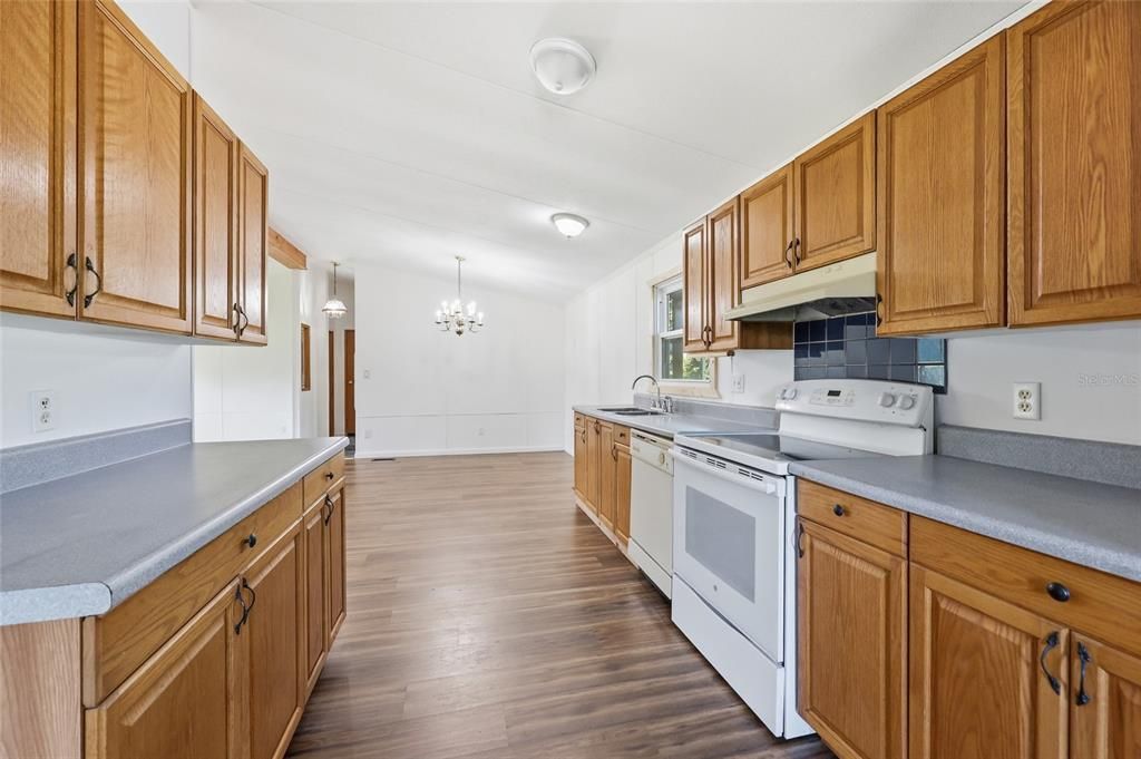 For Sale: $259,000 (3 beds, 2 baths, 1296 Square Feet)