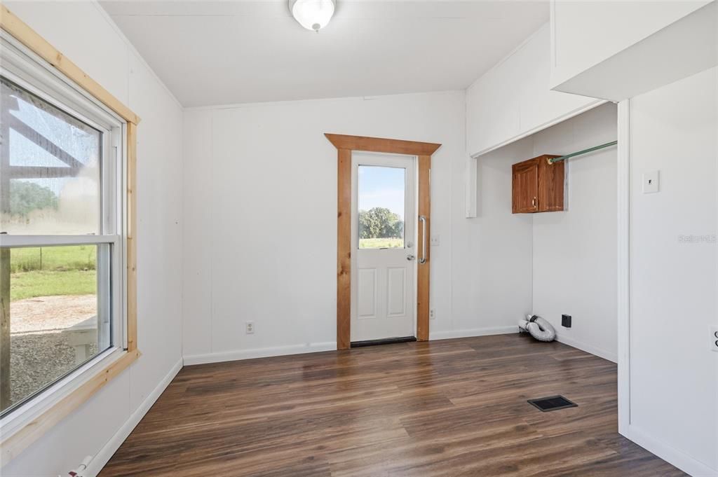 For Sale: $259,000 (3 beds, 2 baths, 1296 Square Feet)