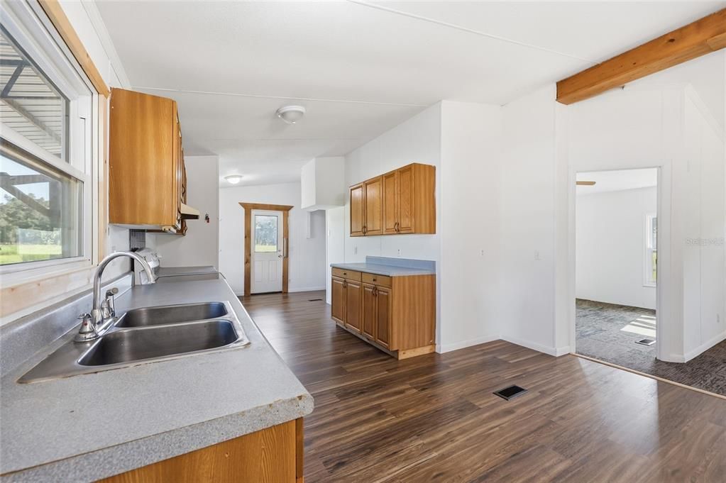 For Sale: $259,000 (3 beds, 2 baths, 1296 Square Feet)