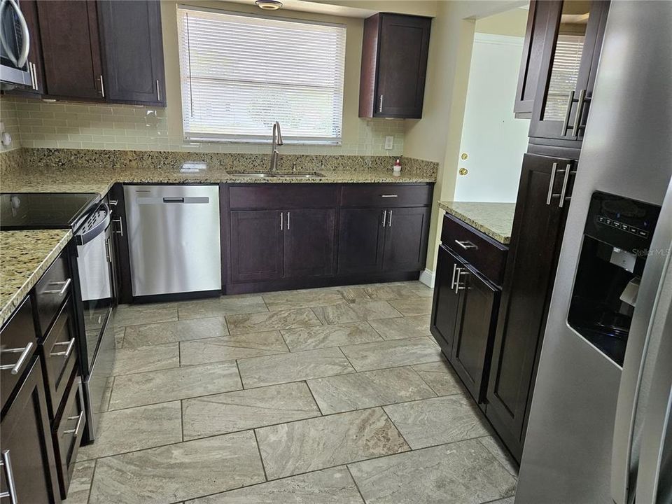 На продажу: $329,900 (3 спален, 2 ванн, 1492 Квадратных фут)
