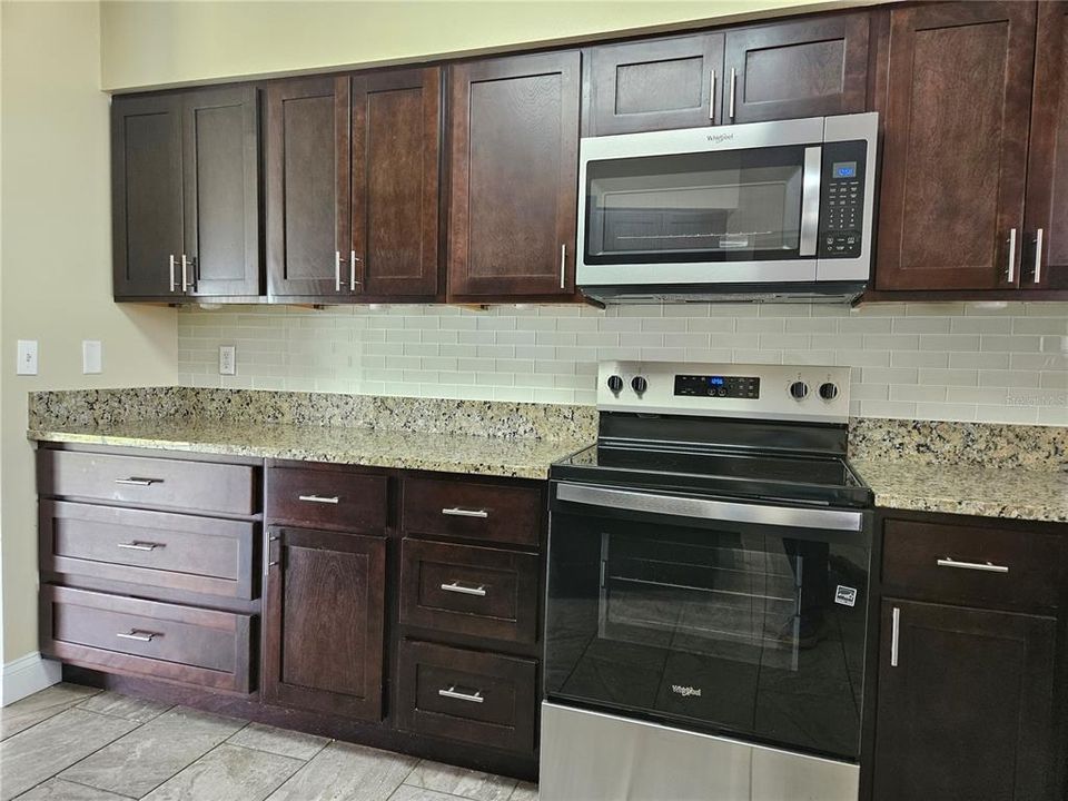 На продажу: $329,900 (3 спален, 2 ванн, 1492 Квадратных фут)