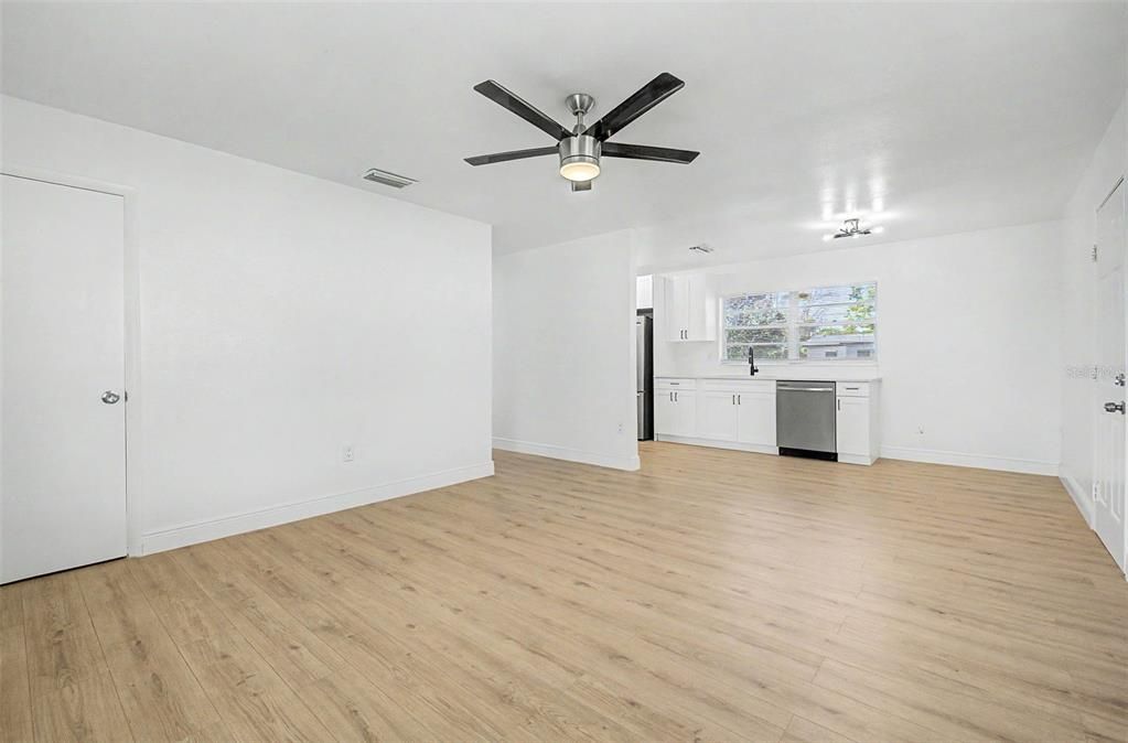 На продажу: $259,900 (3 спален, 1 ванн, 960 Квадратных фут)