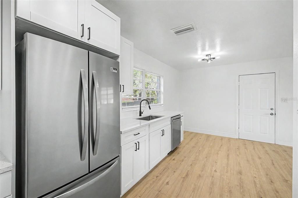 На продажу: $259,900 (3 спален, 1 ванн, 960 Квадратных фут)