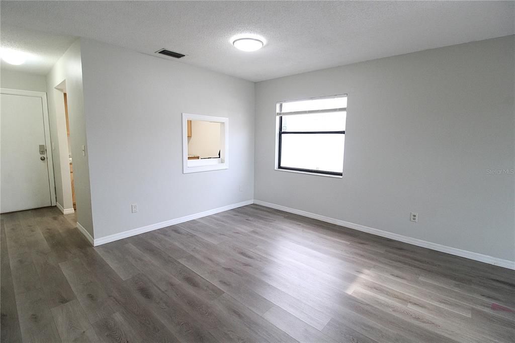 Activo con contrato: $1,495 (2 camas, 2 baños, 912 Pies cuadrados)