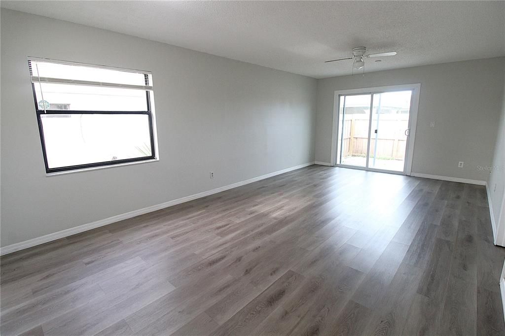 Activo con contrato: $1,495 (2 camas, 2 baños, 912 Pies cuadrados)