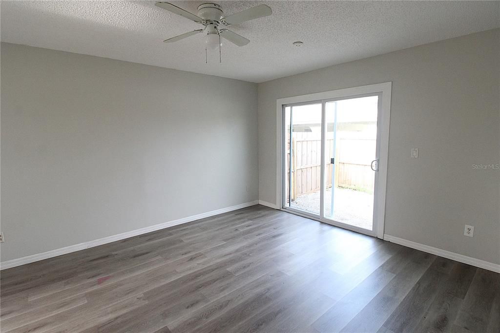 Activo con contrato: $1,495 (2 camas, 2 baños, 912 Pies cuadrados)