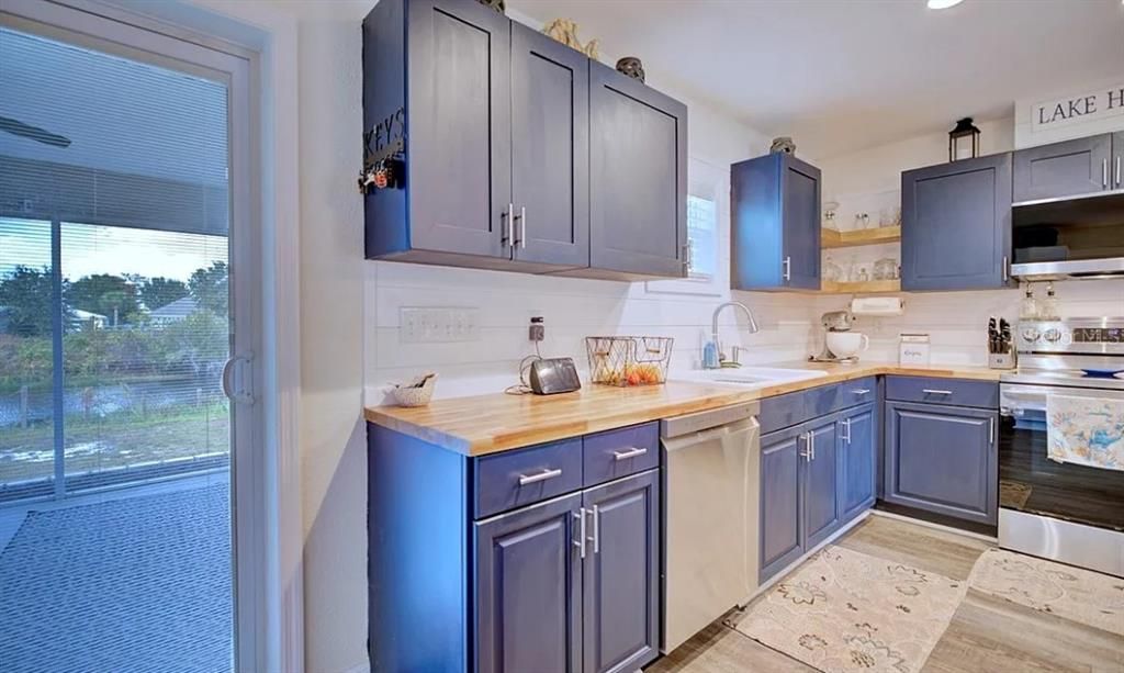 На продажу: $349,900 (2 спален, 2 ванн, 1176 Квадратных фут)