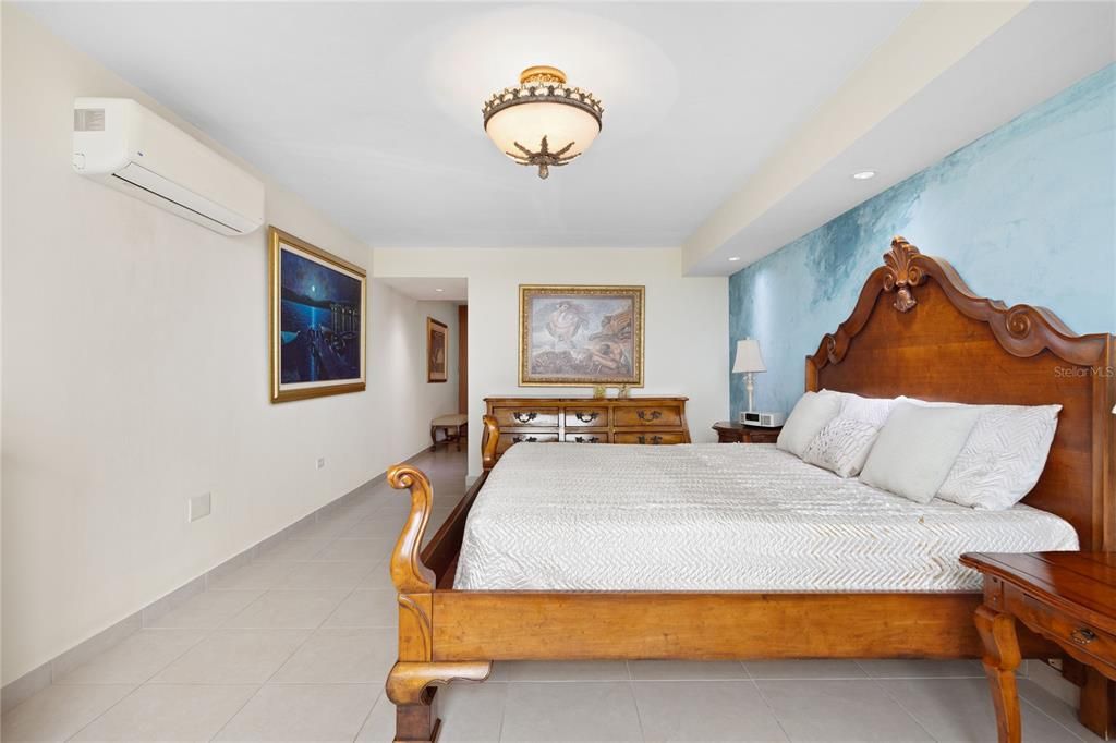 For Sale: $850,000 (4 beds, 3 baths, 3064 Square Feet)