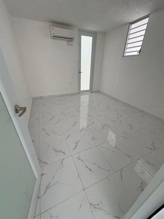 Под контрактом: $295,000 (4 спален, 3 ванн, 1300 Квадратных фут)
