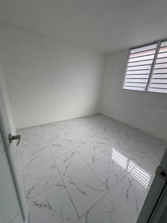 Под контрактом: $295,000 (4 спален, 3 ванн, 1300 Квадратных фут)