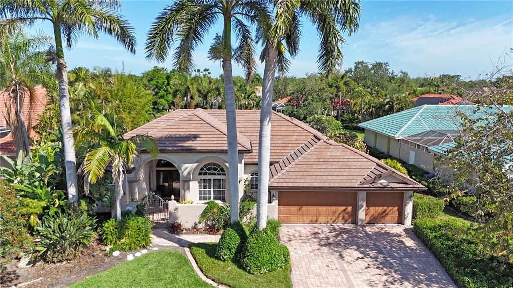 Activo con contrato: $949,000 (4 camas, 3 baños, 2809 Pies cuadrados)