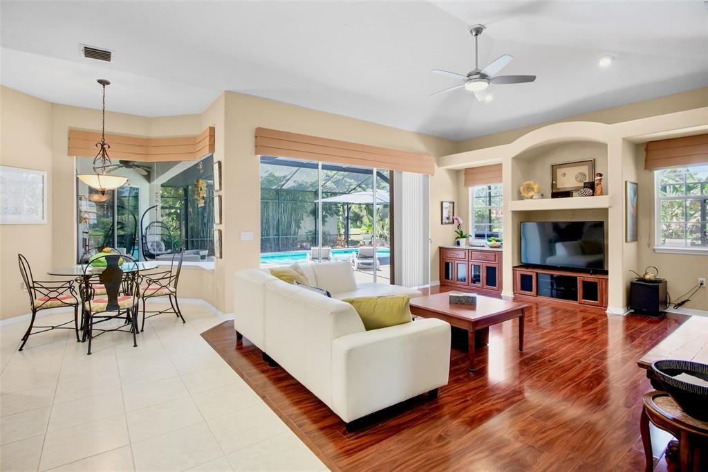 Activo con contrato: $949,000 (4 camas, 3 baños, 2809 Pies cuadrados)