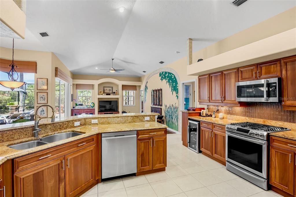 Activo con contrato: $949,000 (4 camas, 3 baños, 2809 Pies cuadrados)