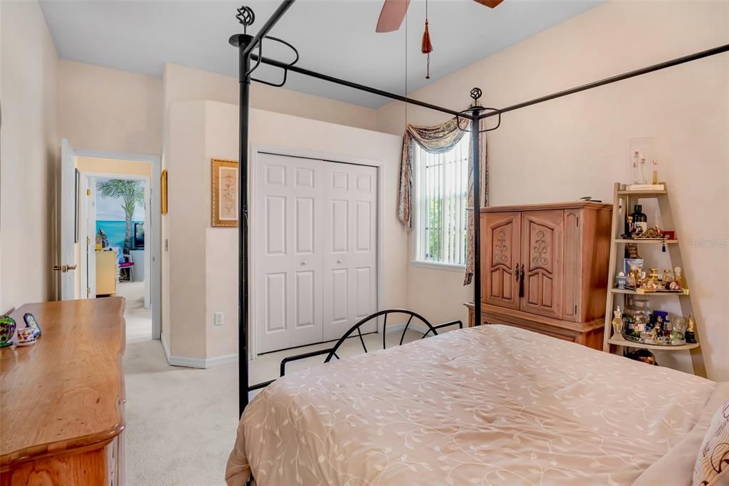 Activo con contrato: $949,000 (4 camas, 3 baños, 2809 Pies cuadrados)