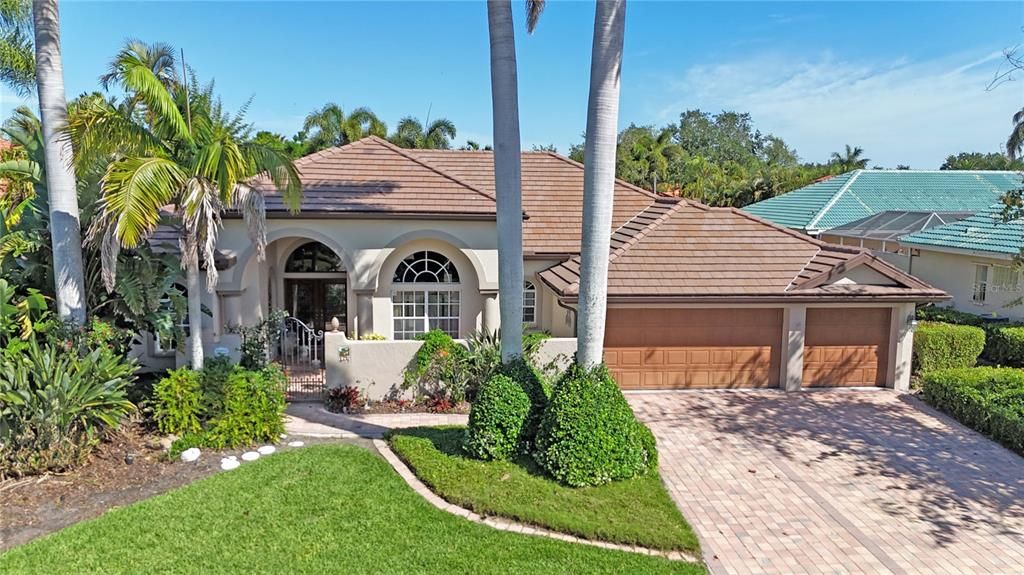 Activo con contrato: $949,000 (4 camas, 3 baños, 2809 Pies cuadrados)