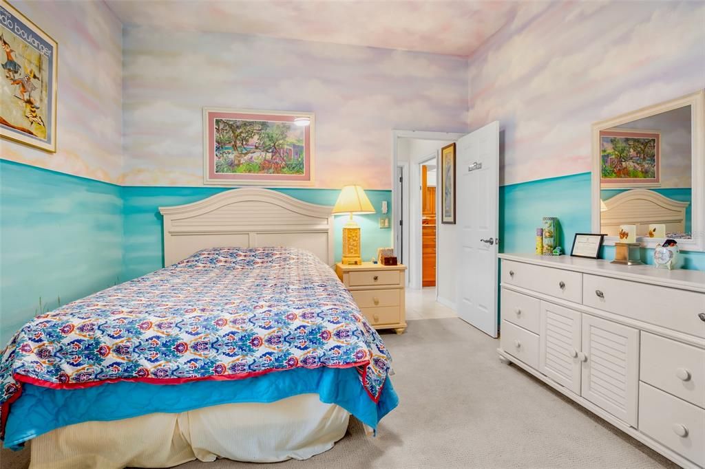 Activo con contrato: $949,000 (4 camas, 3 baños, 2809 Pies cuadrados)