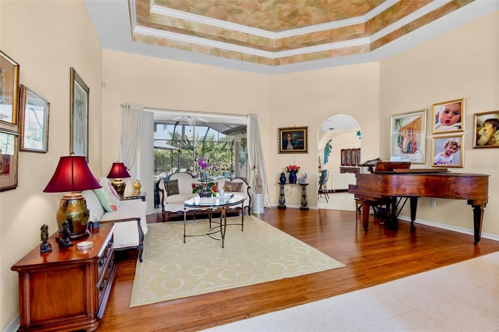 Activo con contrato: $949,000 (4 camas, 3 baños, 2809 Pies cuadrados)