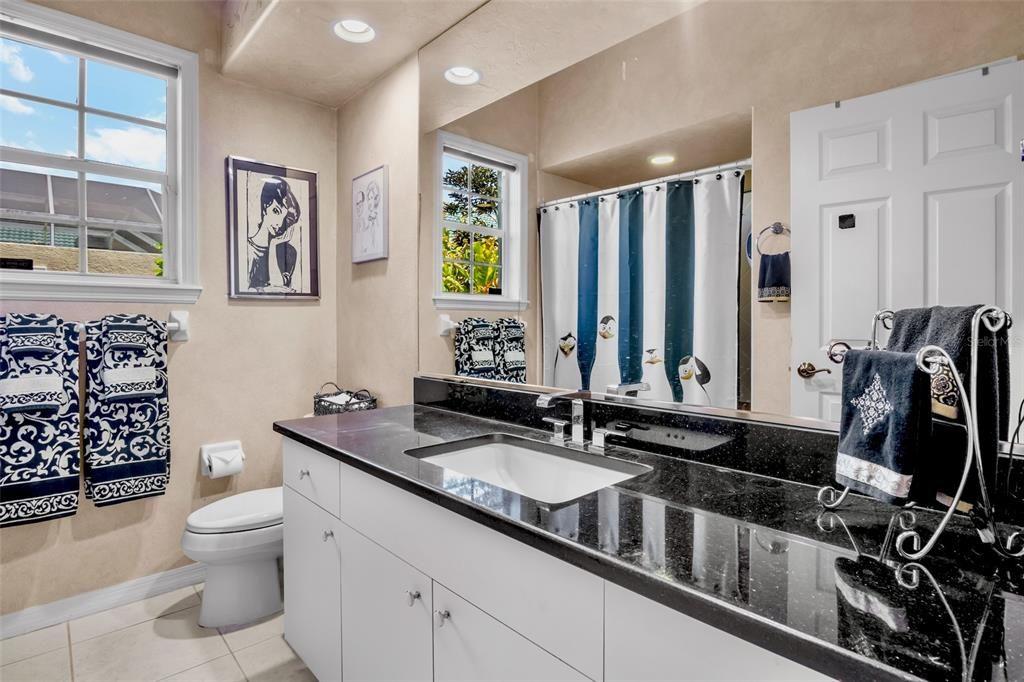 Activo con contrato: $949,000 (4 camas, 3 baños, 2809 Pies cuadrados)